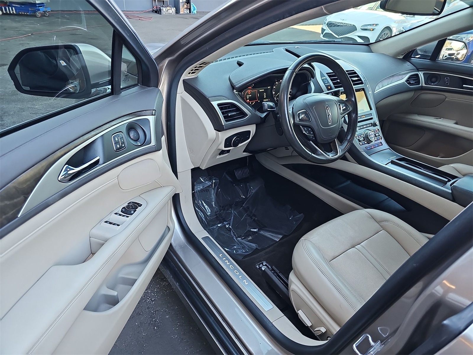 Thumbnail: 2018 Lincoln MKZ - 10