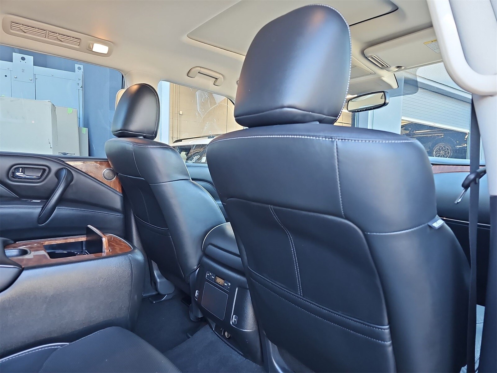 Thumbnail: 2019 INFINITI QX80 - 16