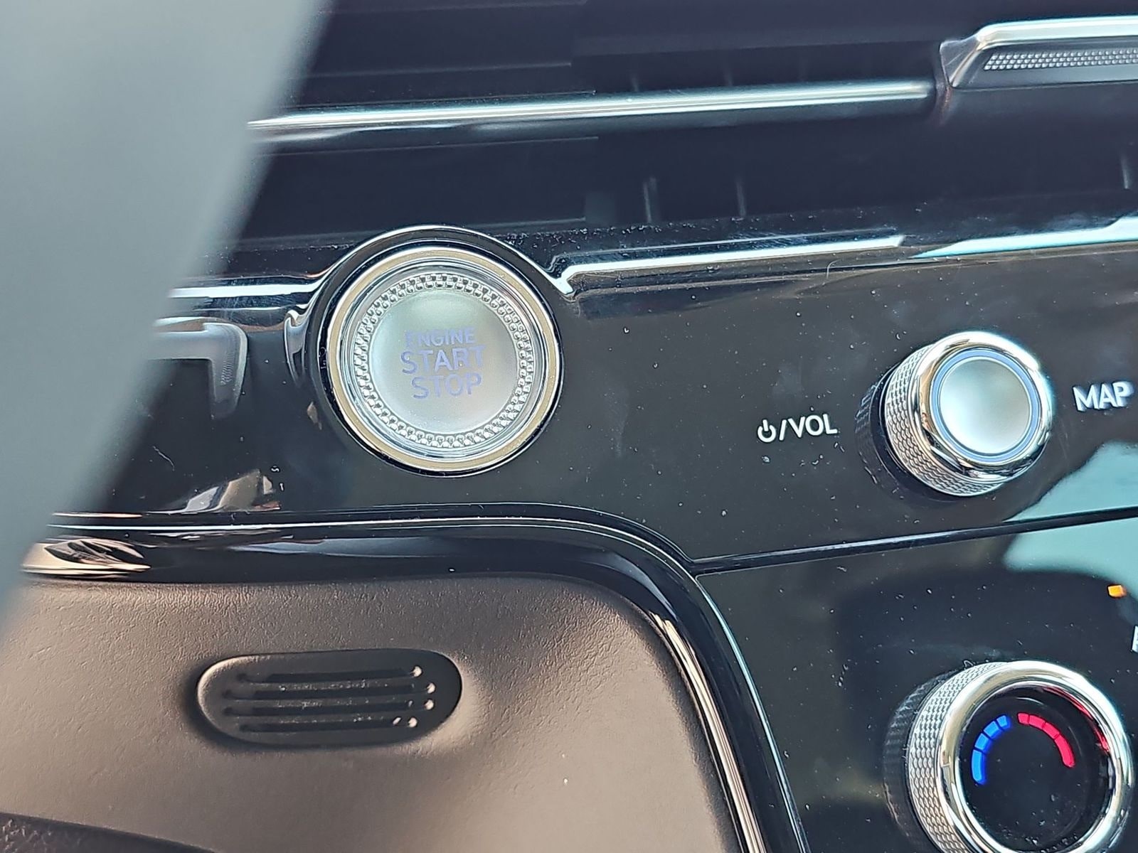 Thumbnail: 2025 Genesis G80 - 27