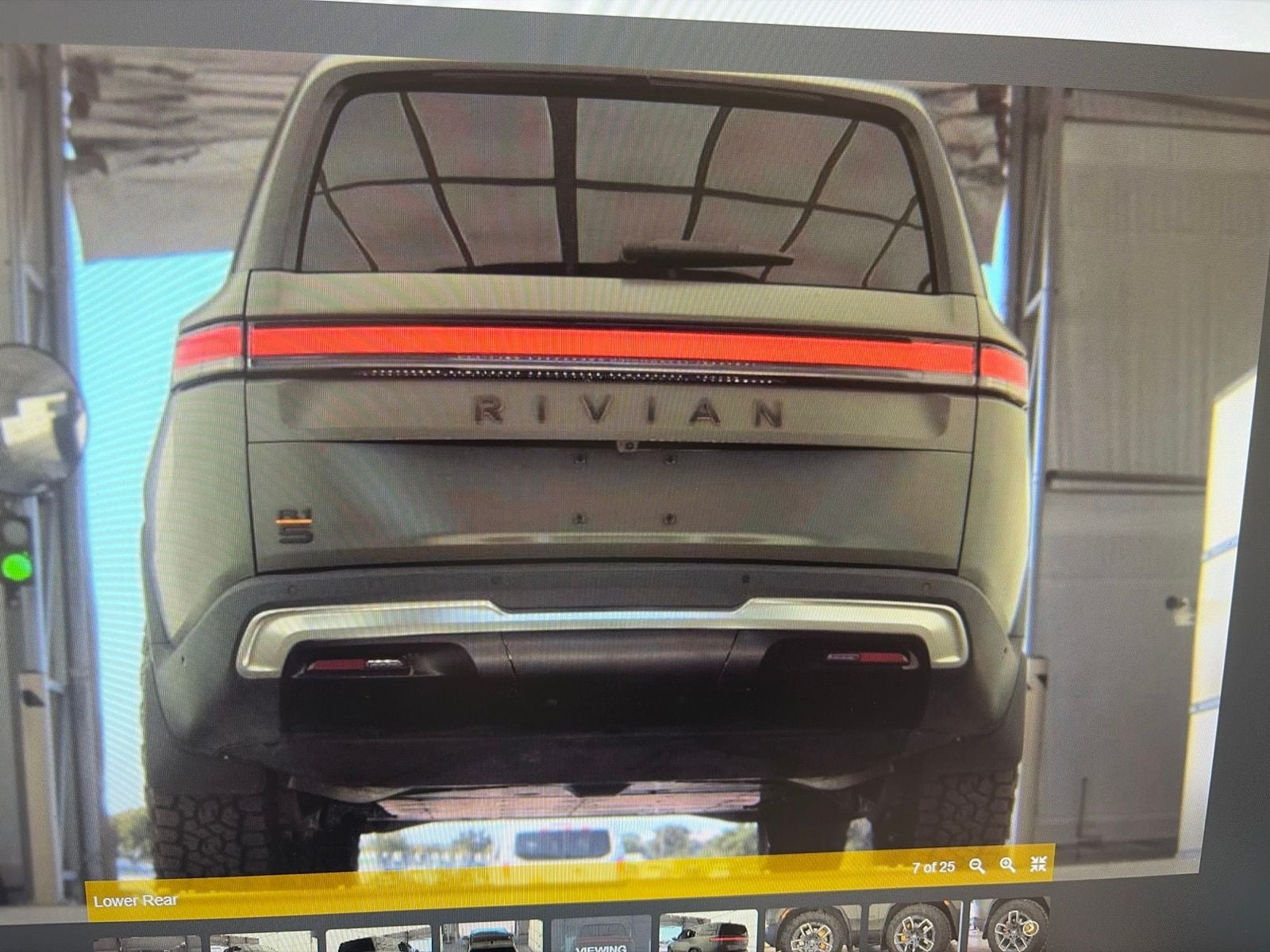Thumbnail: 2022 Rivian R1S - 6