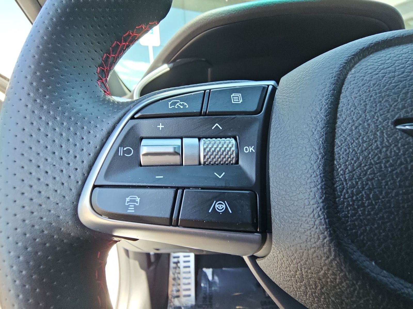 Thumbnail: 2025 Genesis G70 - 29
