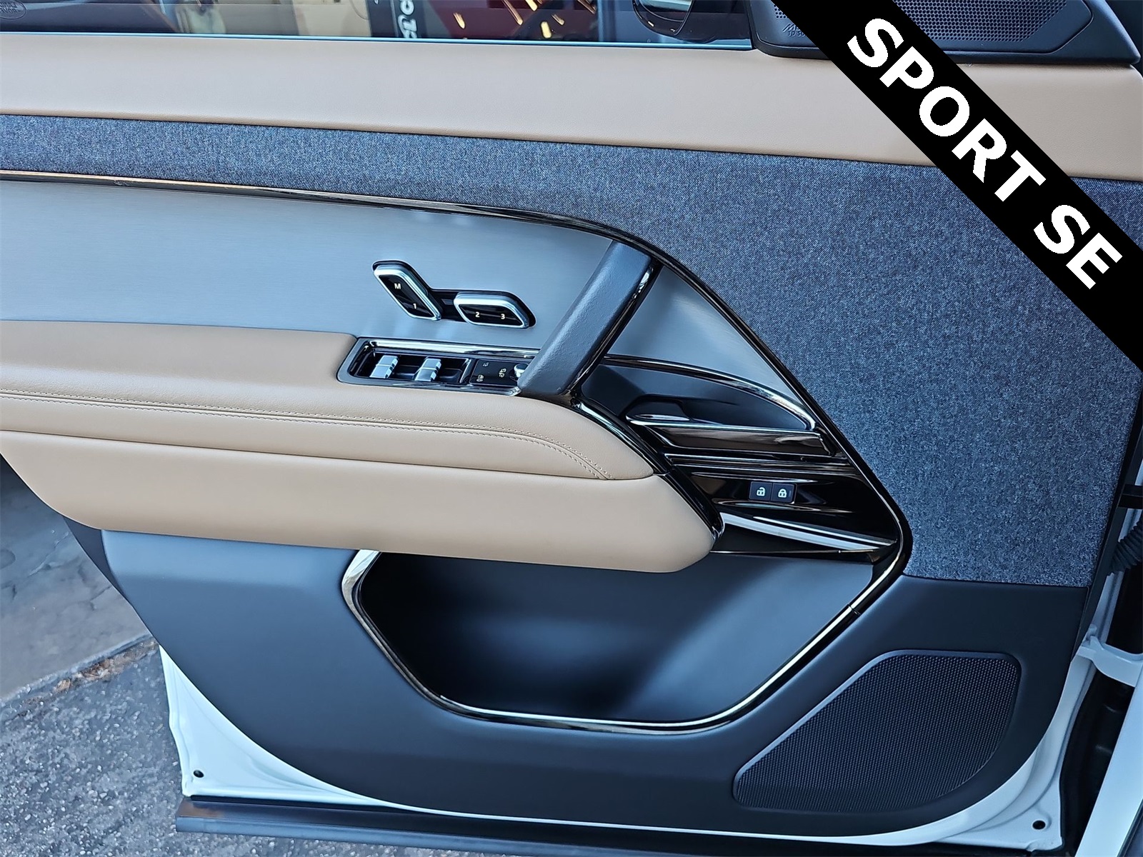 Thumbnail: 2024 Land Rover Range Rover Sport - 28