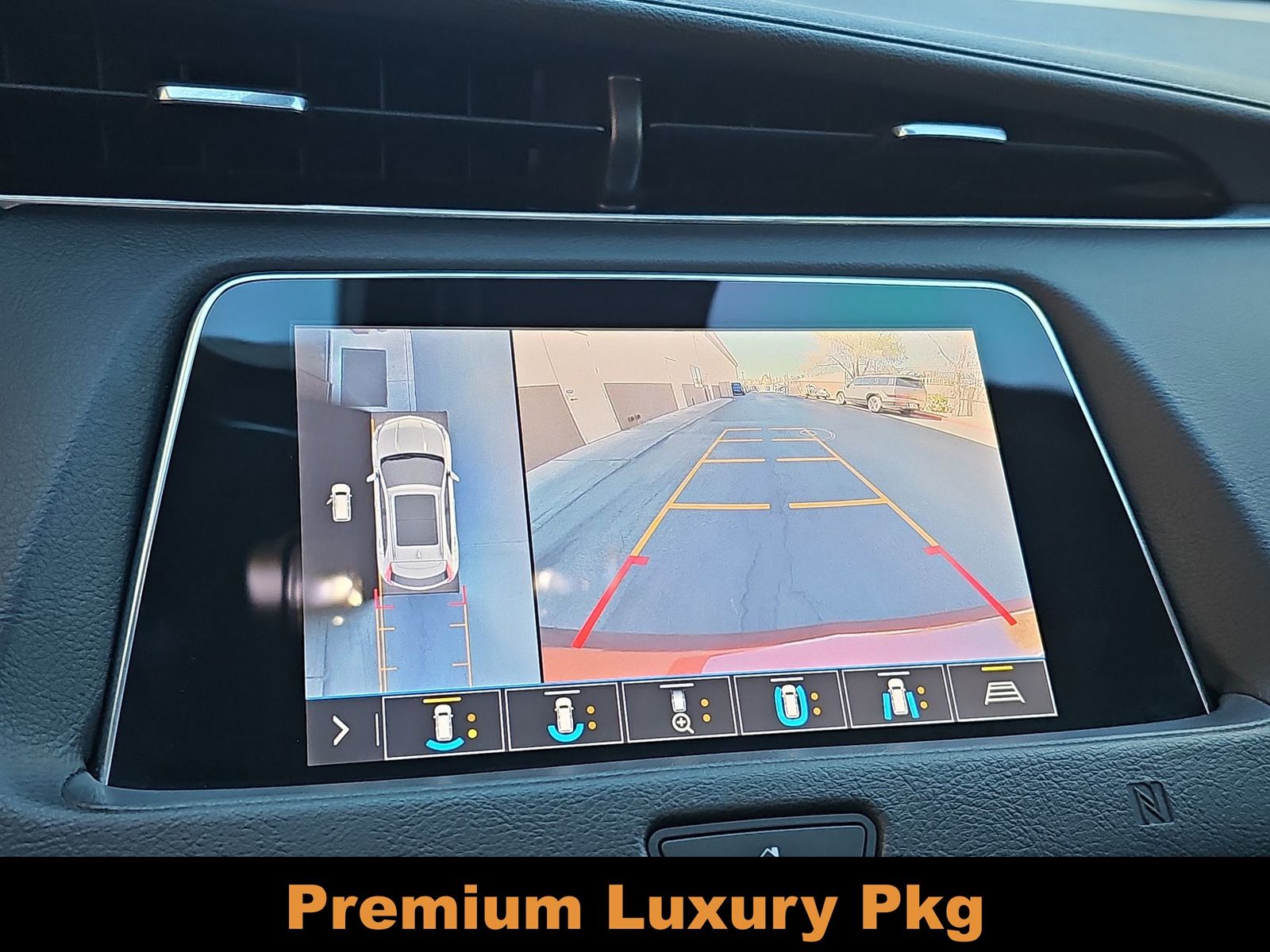 Thumbnail: 2019 Cadillac XT4 - 25