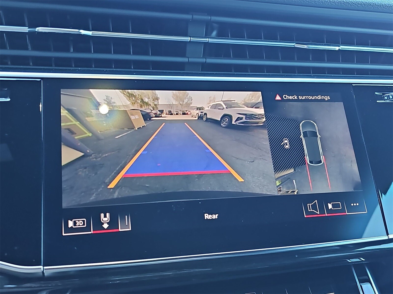 Thumbnail: 2025 Audi Q8 - 26