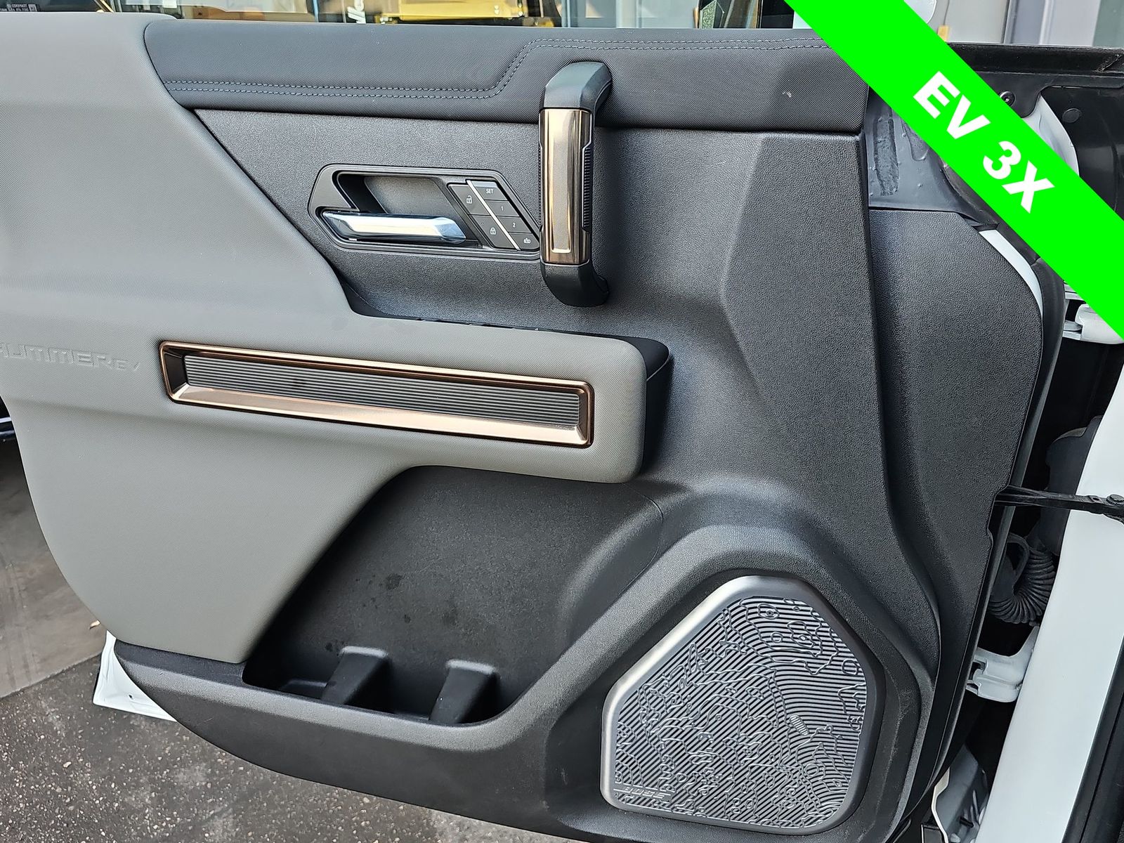 Thumbnail: 2024 GMC Hummer EV - 27