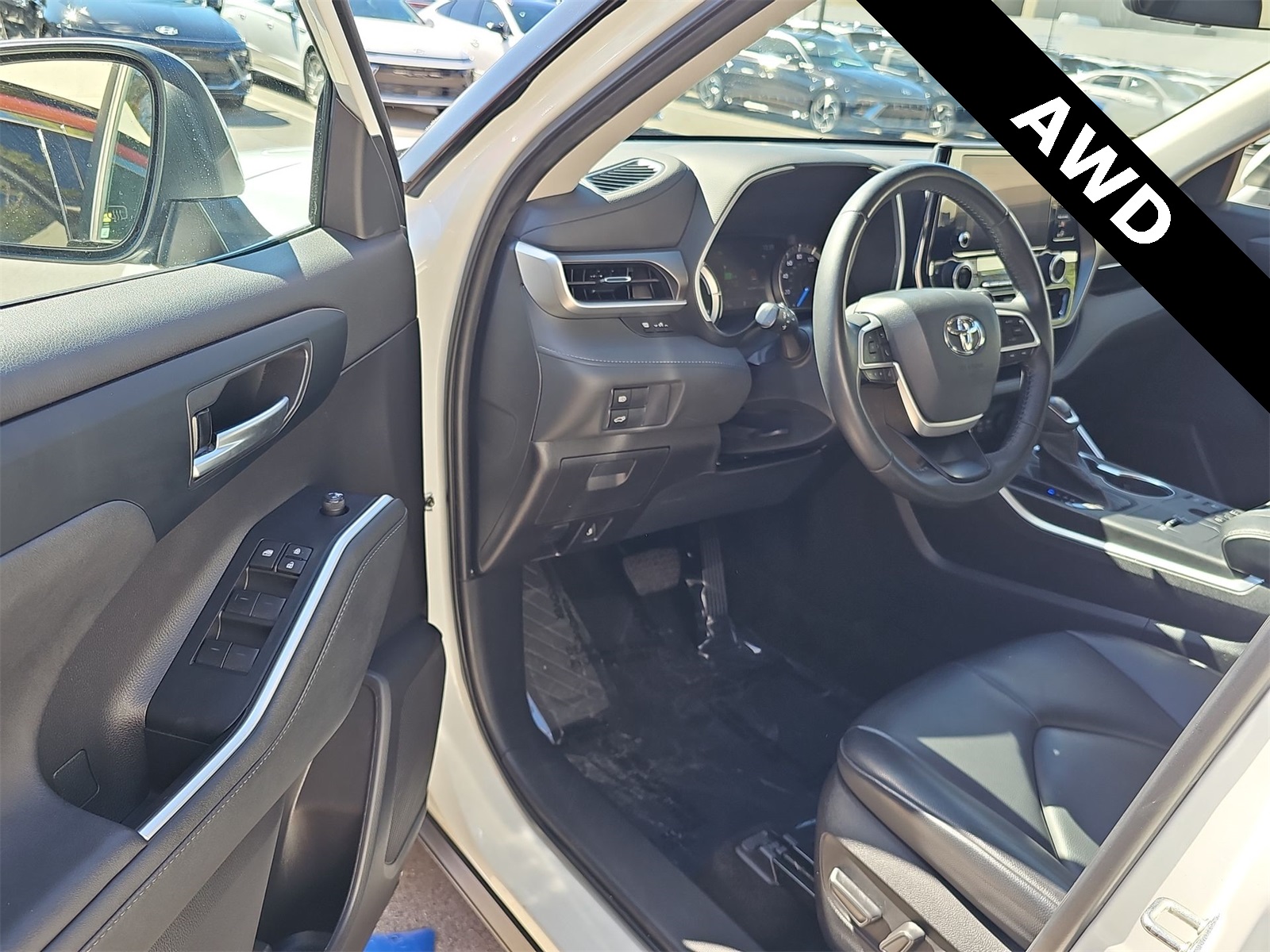 Thumbnail: 2023 Toyota Highlander - 10