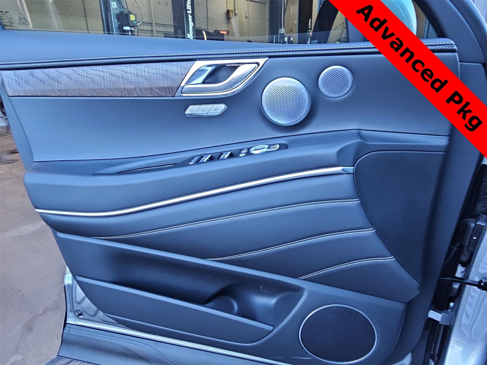 Thumbnail: 2025 Genesis GV80 - 28