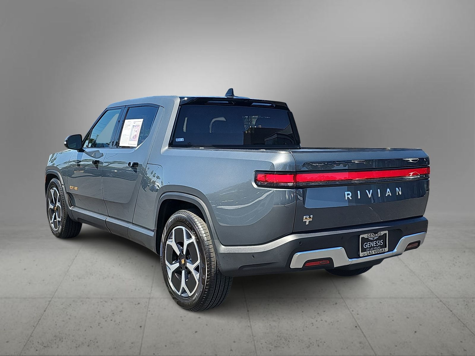 Thumbnail: 2024 Rivian R1T - 6