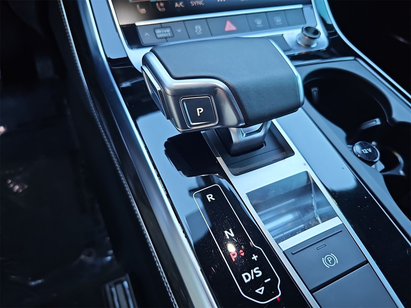 Thumbnail: 2025 Audi Q8 - 21