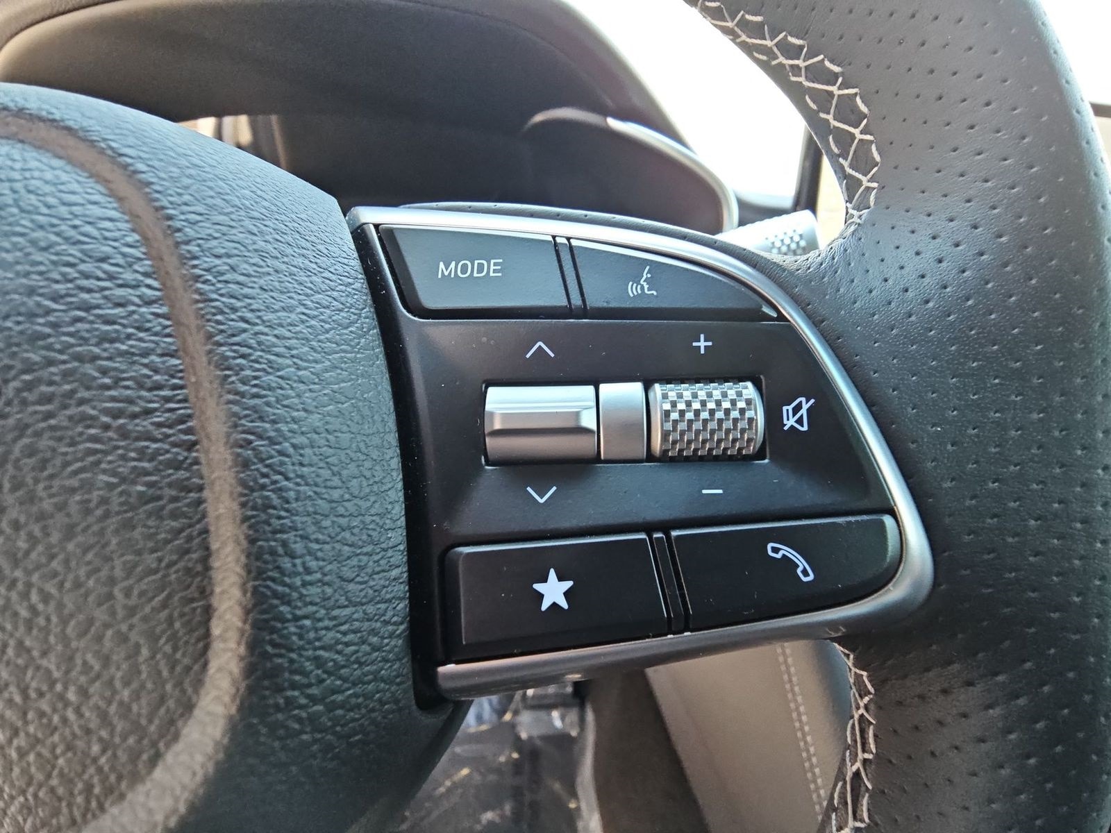 Thumbnail: 2025 Genesis G70 - 28
