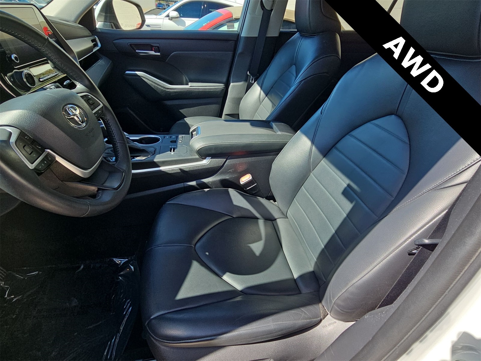 Thumbnail: 2023 Toyota Highlander - 15