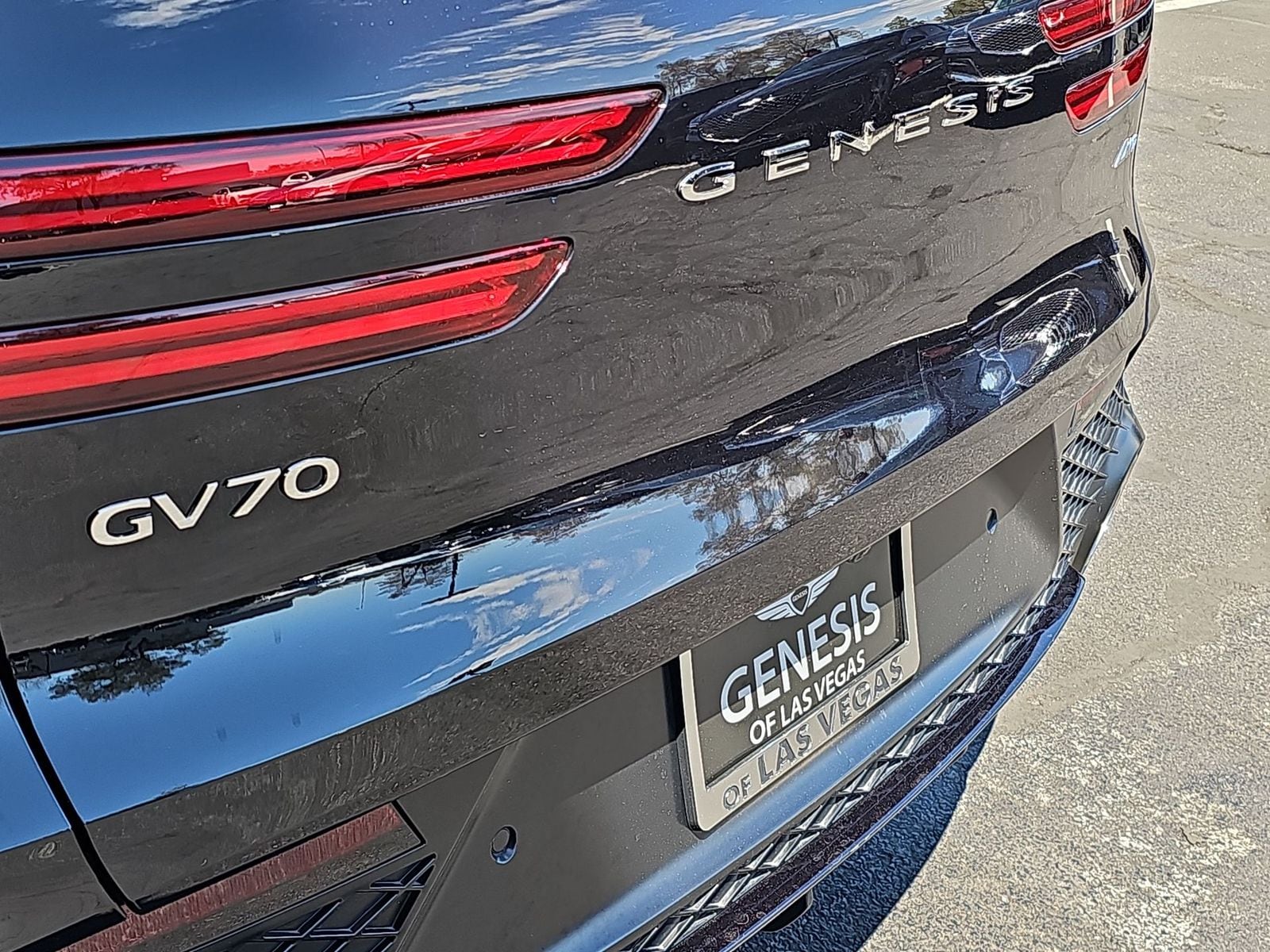 Thumbnail: 2024 Genesis GV70 - 11