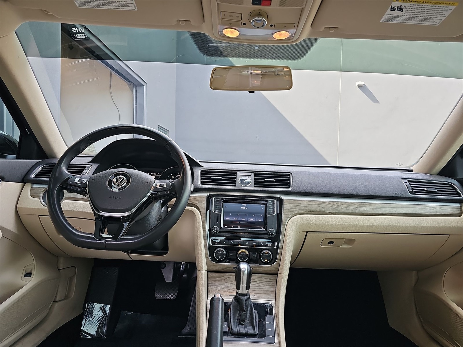 Thumbnail: 2017 Volkswagen Passat - 14