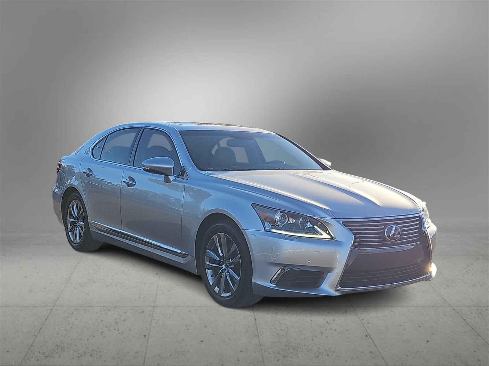 2015 Lexus LS 460 photo 2