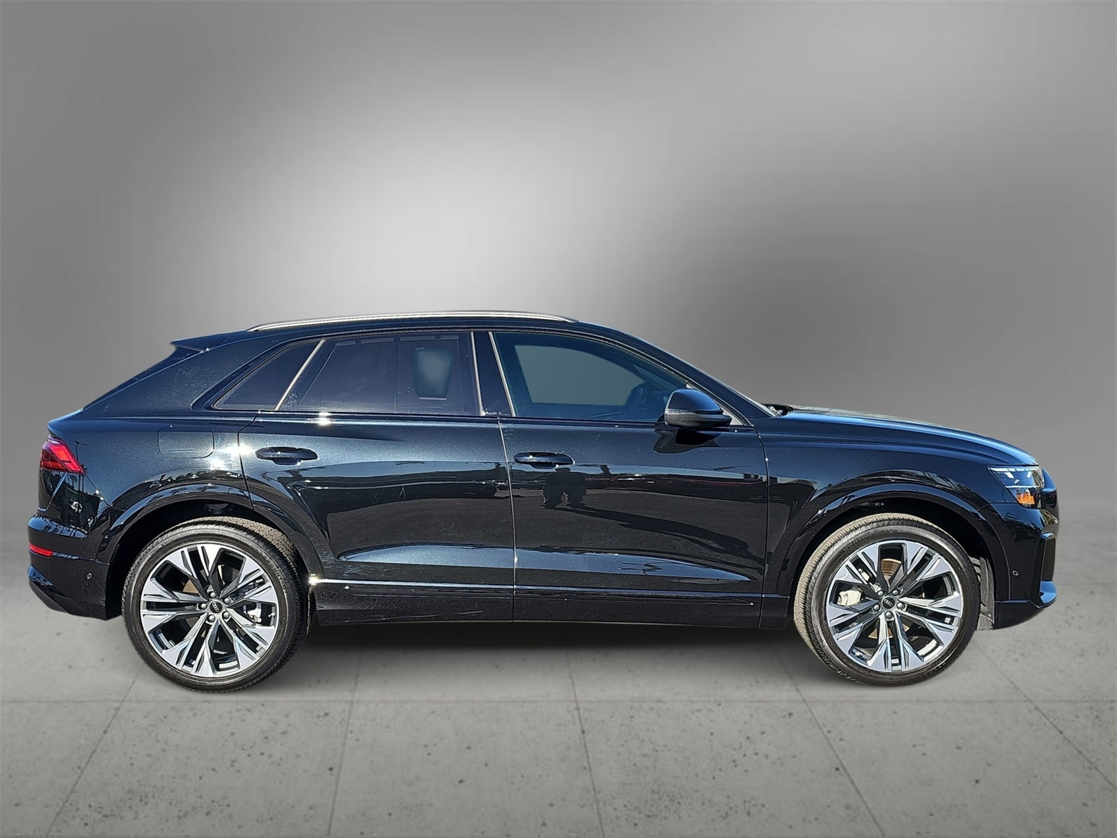 Thumbnail: 2025 Audi Q8 - 9