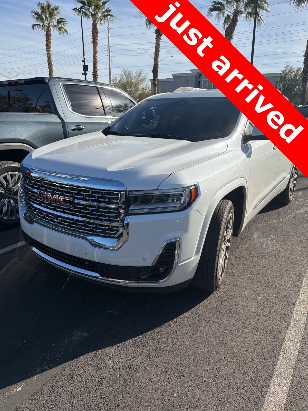 2022 GMC Acadia Denali's photo