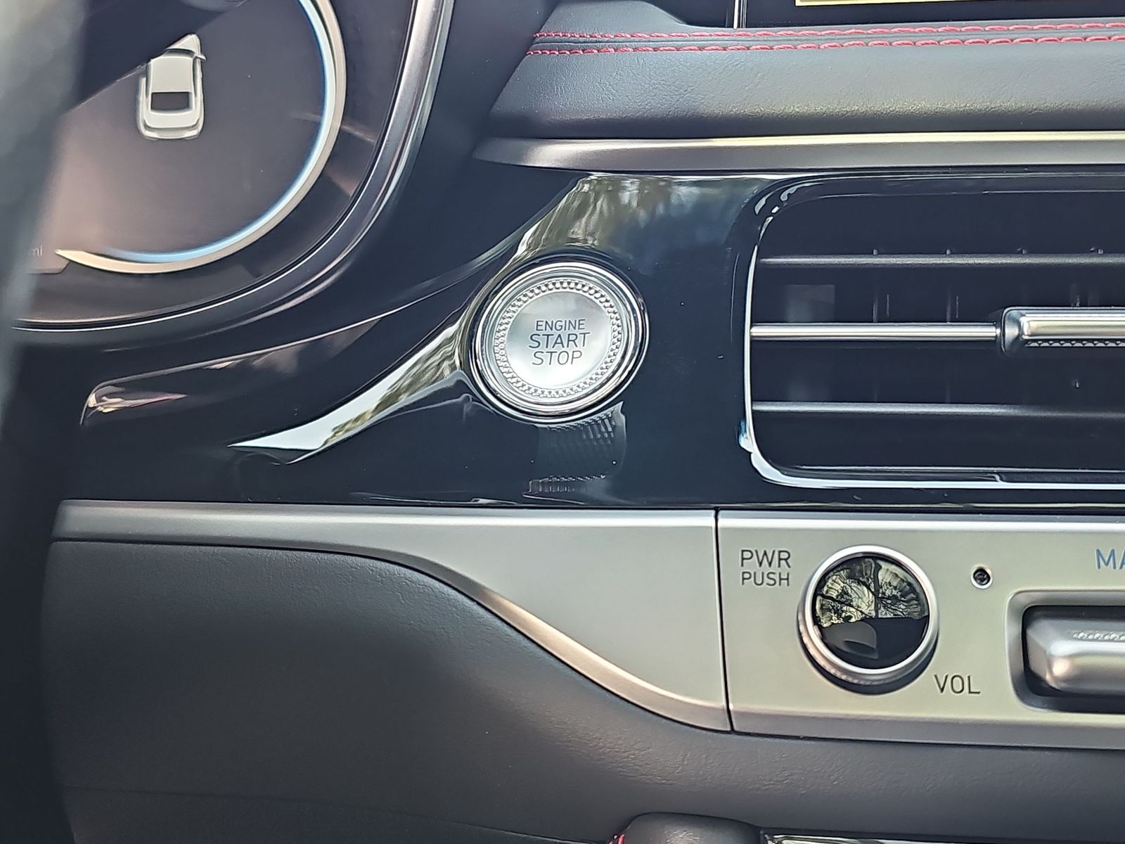 Thumbnail: 2024 Genesis G70 - 24