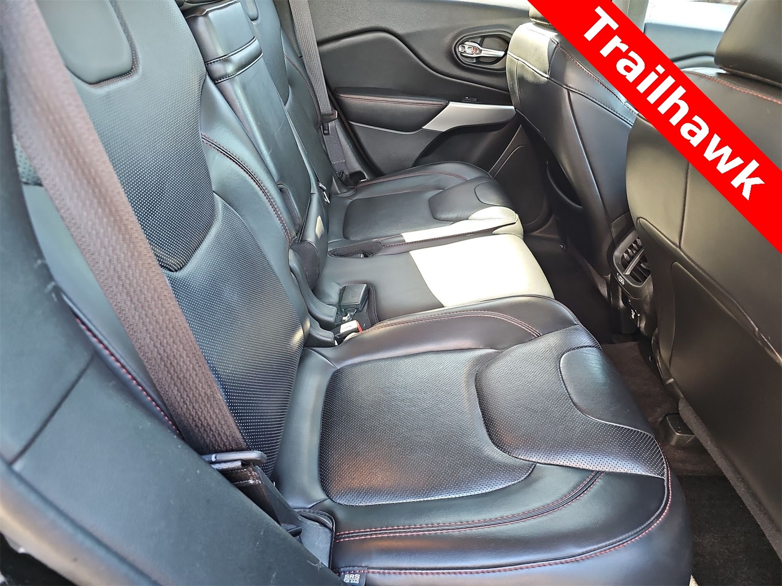 Thumbnail: 2017 Jeep Cherokee - 17