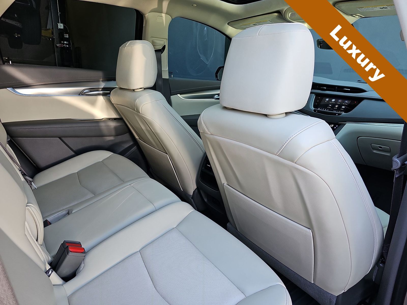 Thumbnail: 2022 Cadillac XT5 - 16