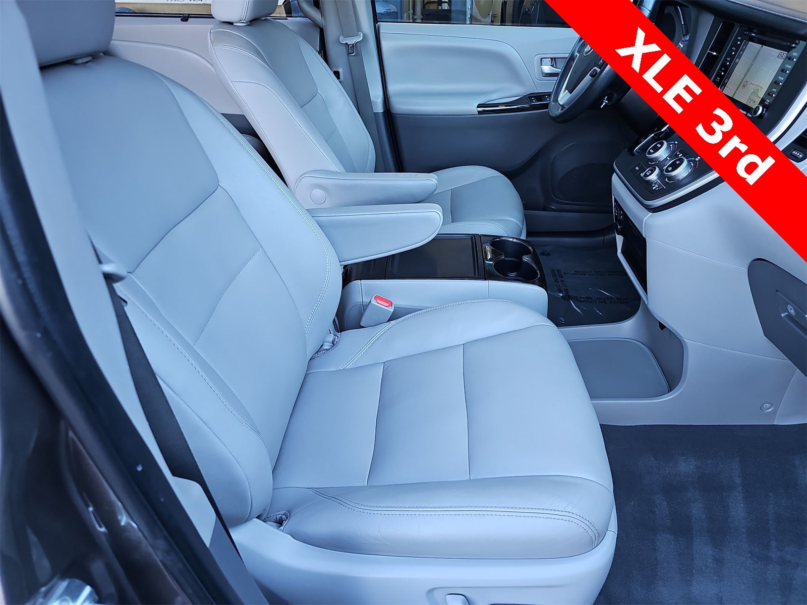 Thumbnail: 2020 Toyota Sienna - 18