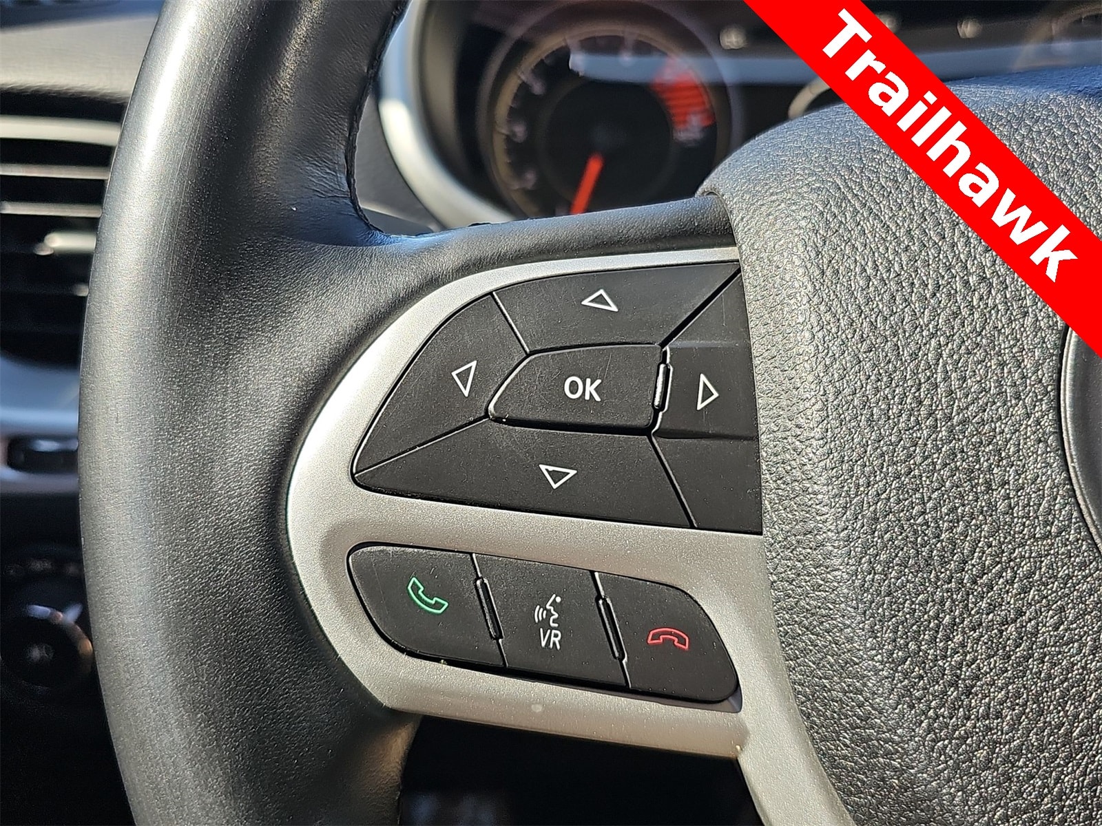 Thumbnail: 2017 Jeep Cherokee - 28