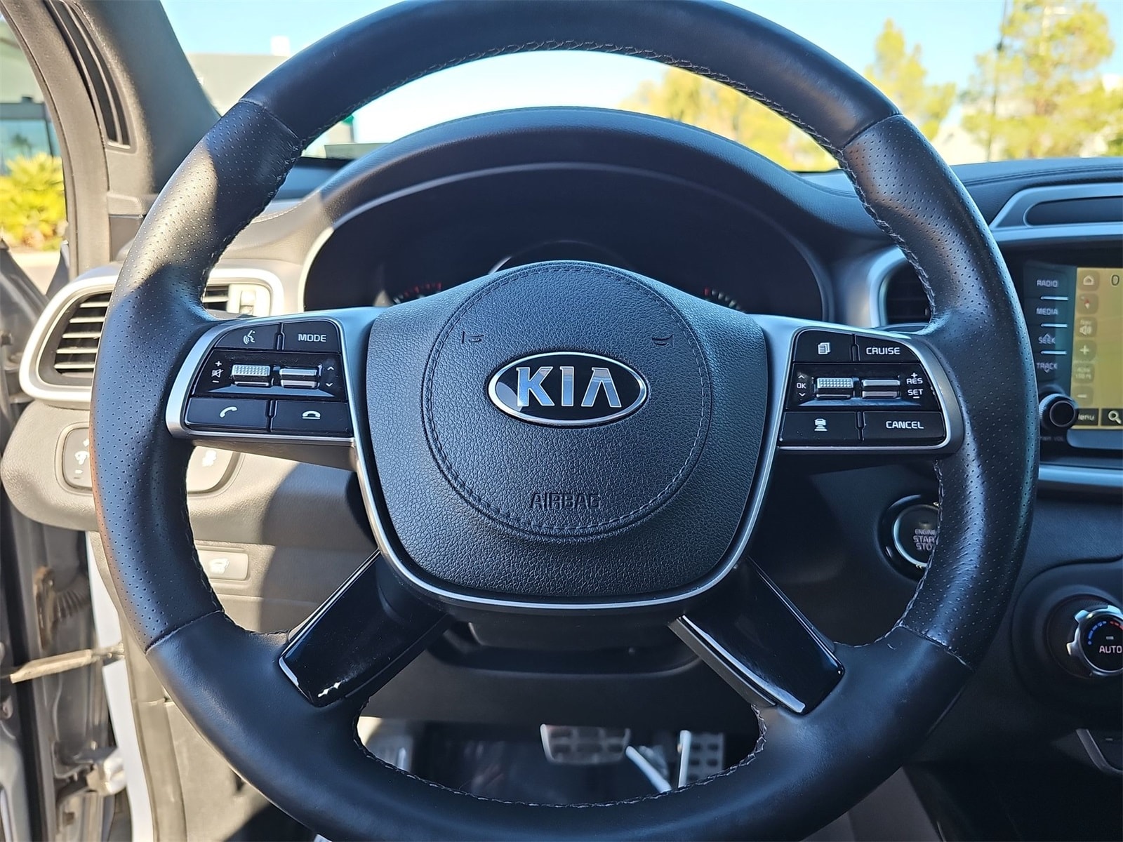 Thumbnail: 2019 Kia Sorento - 19