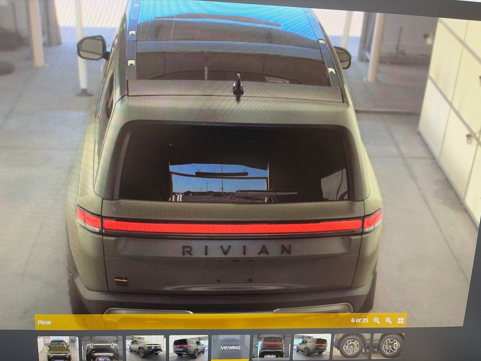 Thumbnail: 2022 Rivian R1S - 5