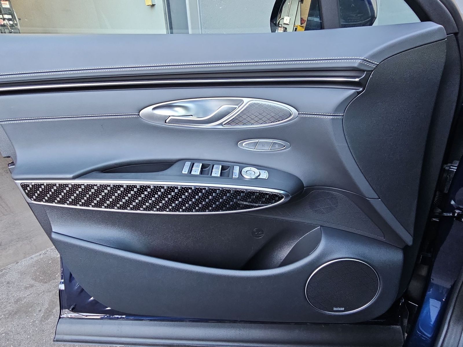 Thumbnail: 2025 Genesis GV70 - 28