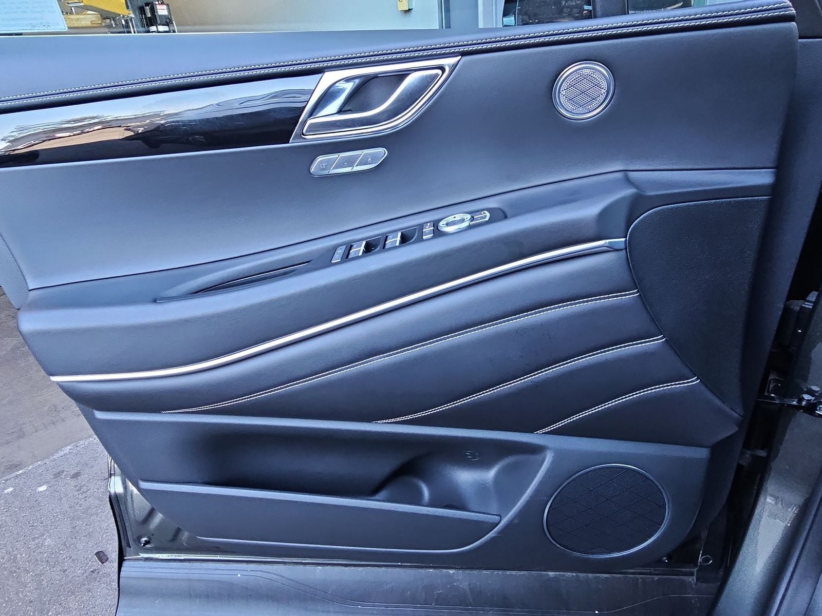 Thumbnail: 2025 Genesis GV80 - 28