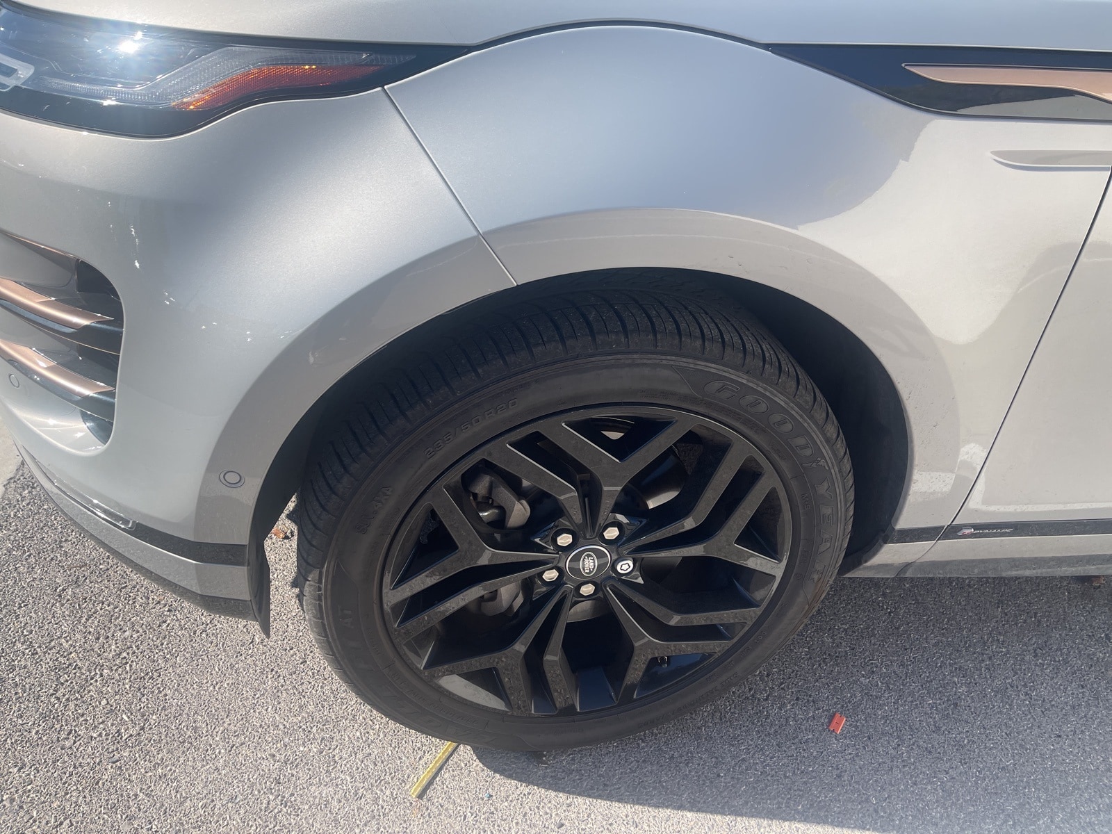 Thumbnail: 2020 Land Rover Range Rover Evoque - 3