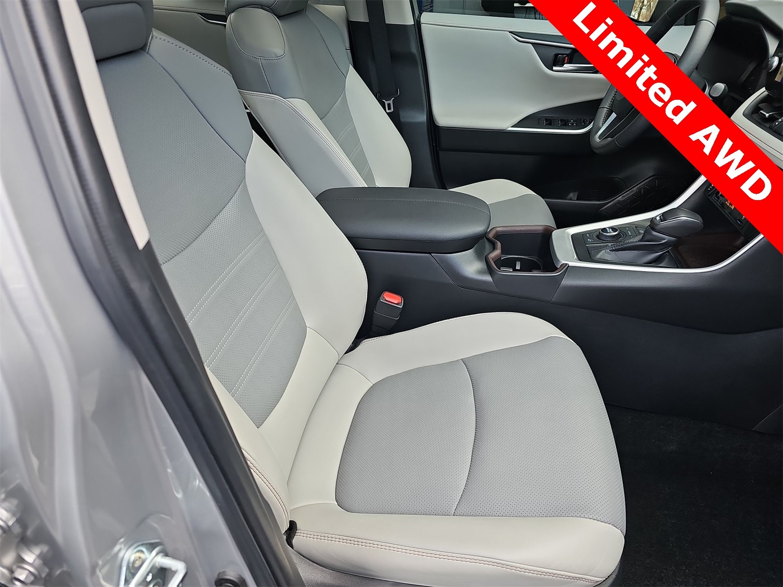 Thumbnail: 2024 Toyota RAV4 - 12