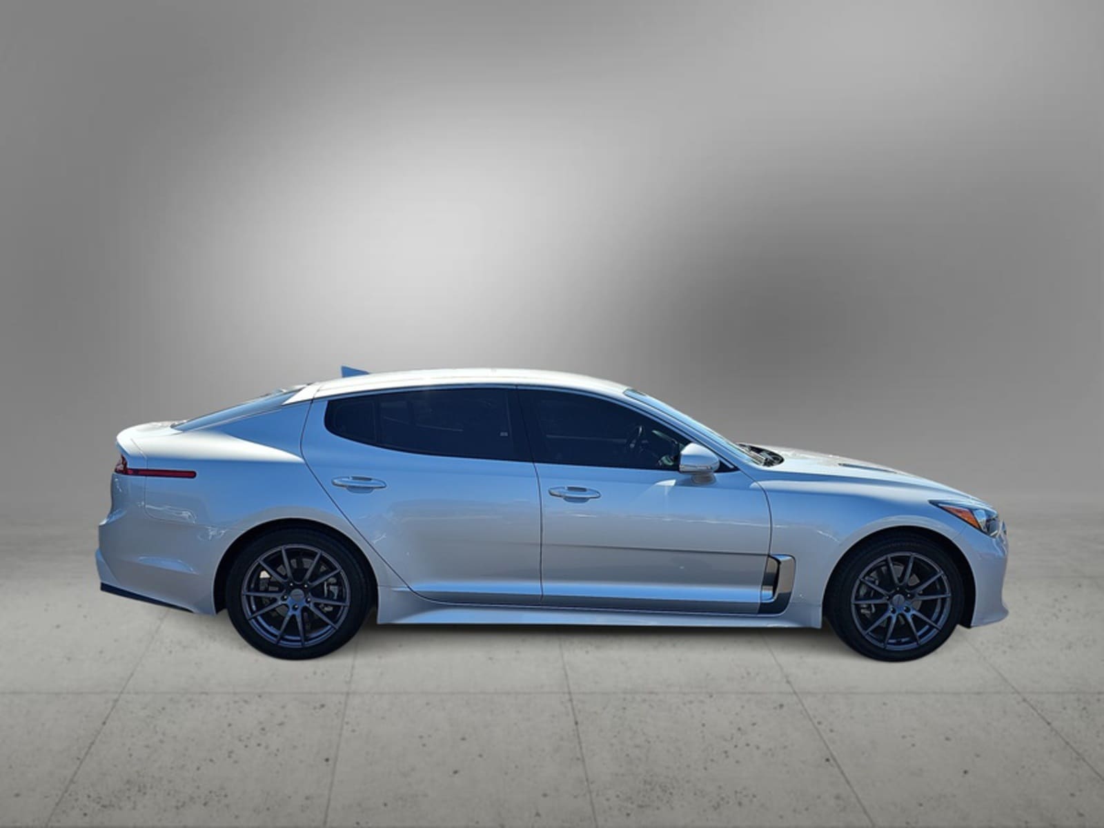 Thumbnail: 2018 Kia Stinger - 10