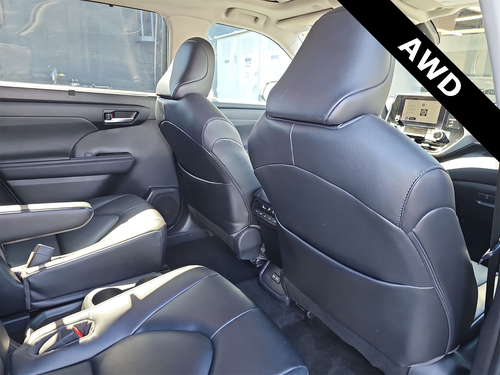 Thumbnail: 2023 Toyota Highlander - 16