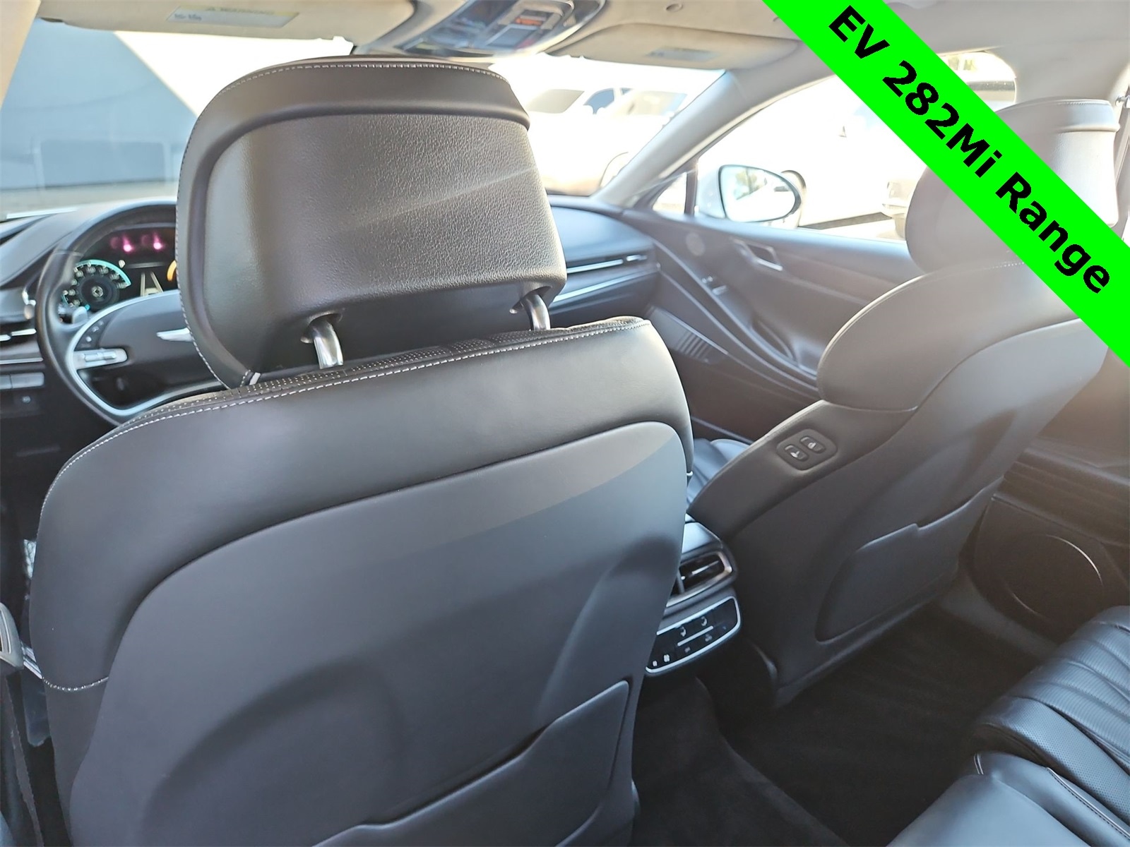 Thumbnail: 2023 Genesis G80 - 16