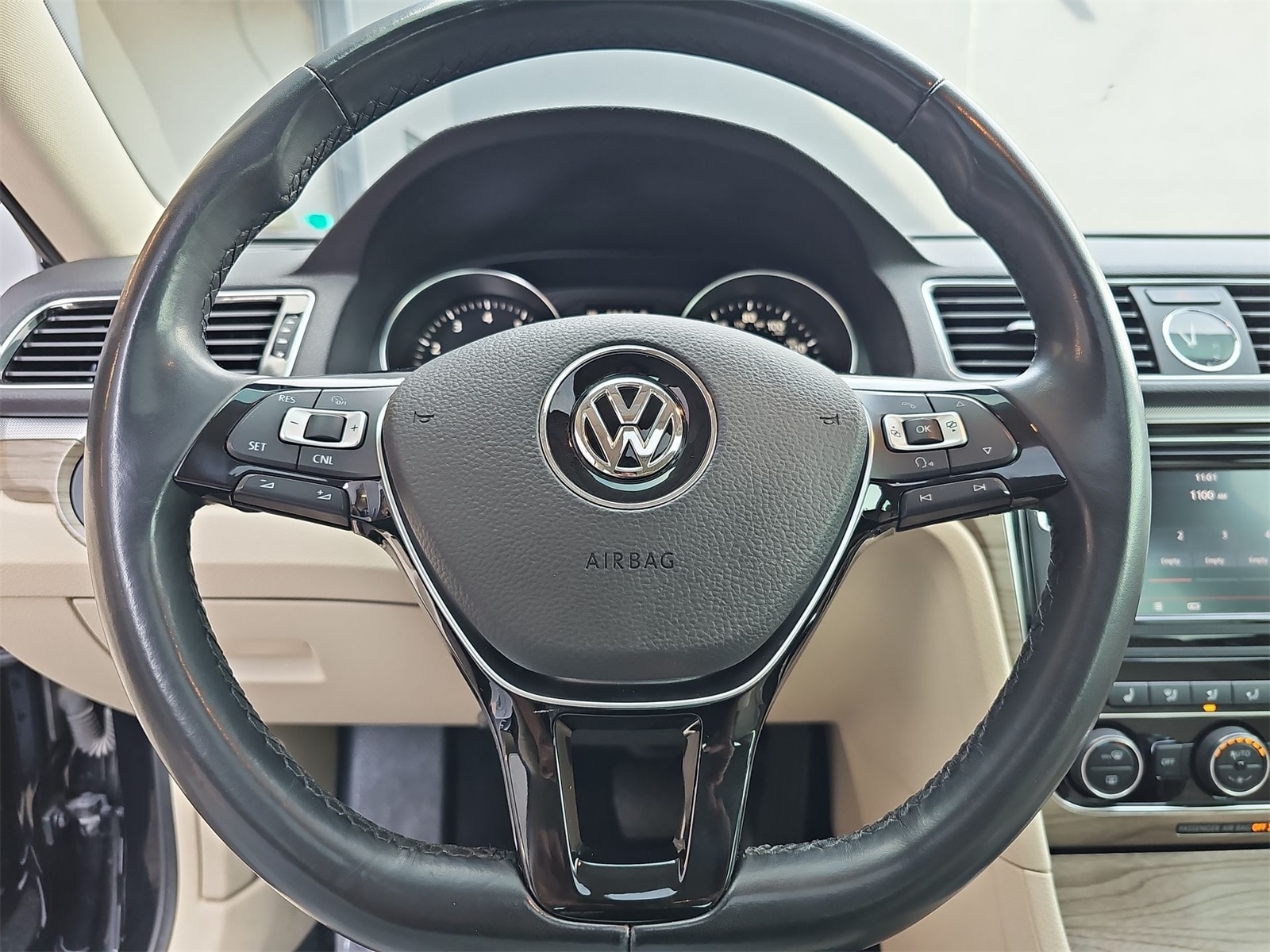 Thumbnail: 2017 Volkswagen Passat - 19