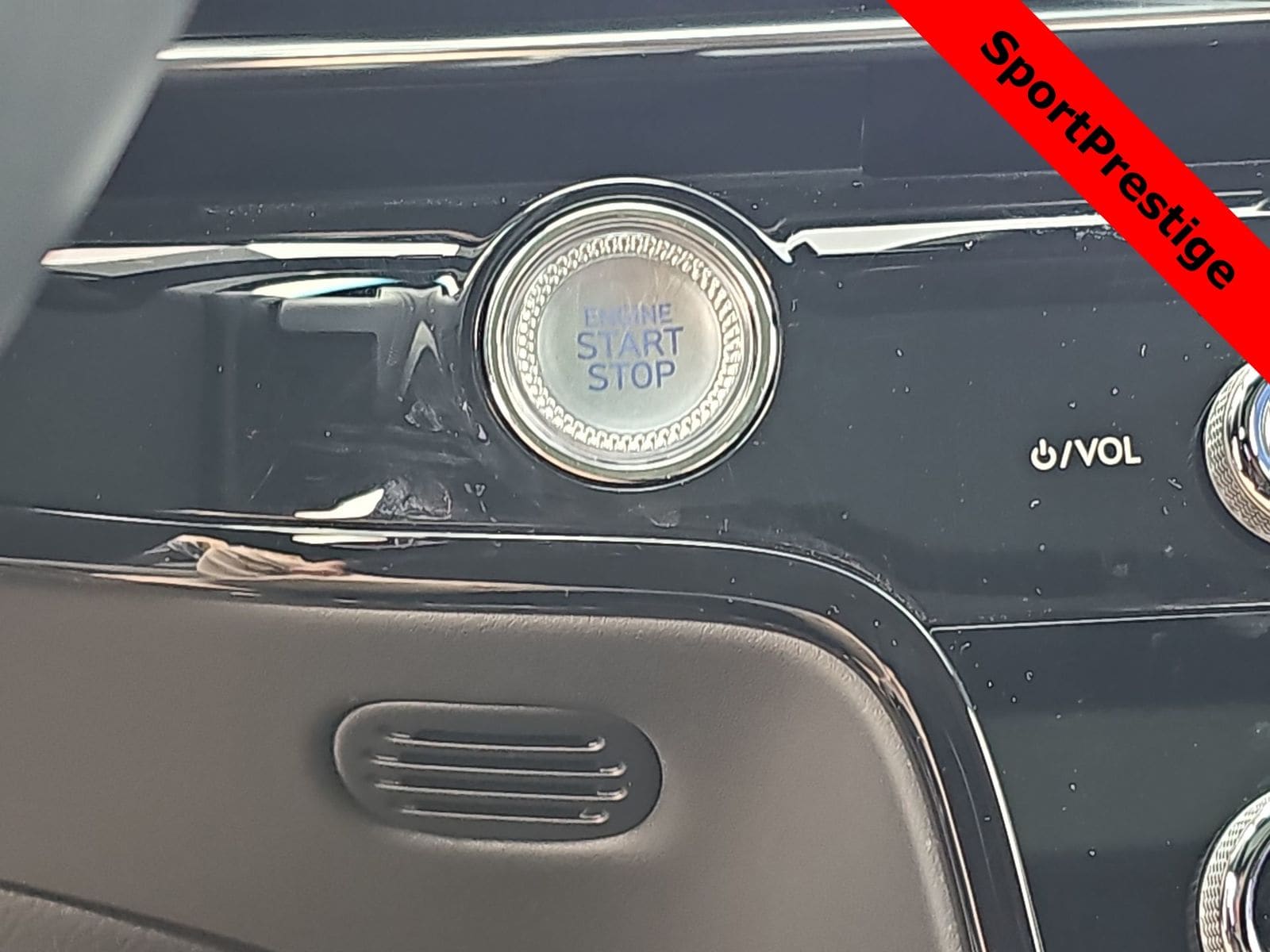 Thumbnail: 2025 Genesis G80 - 24