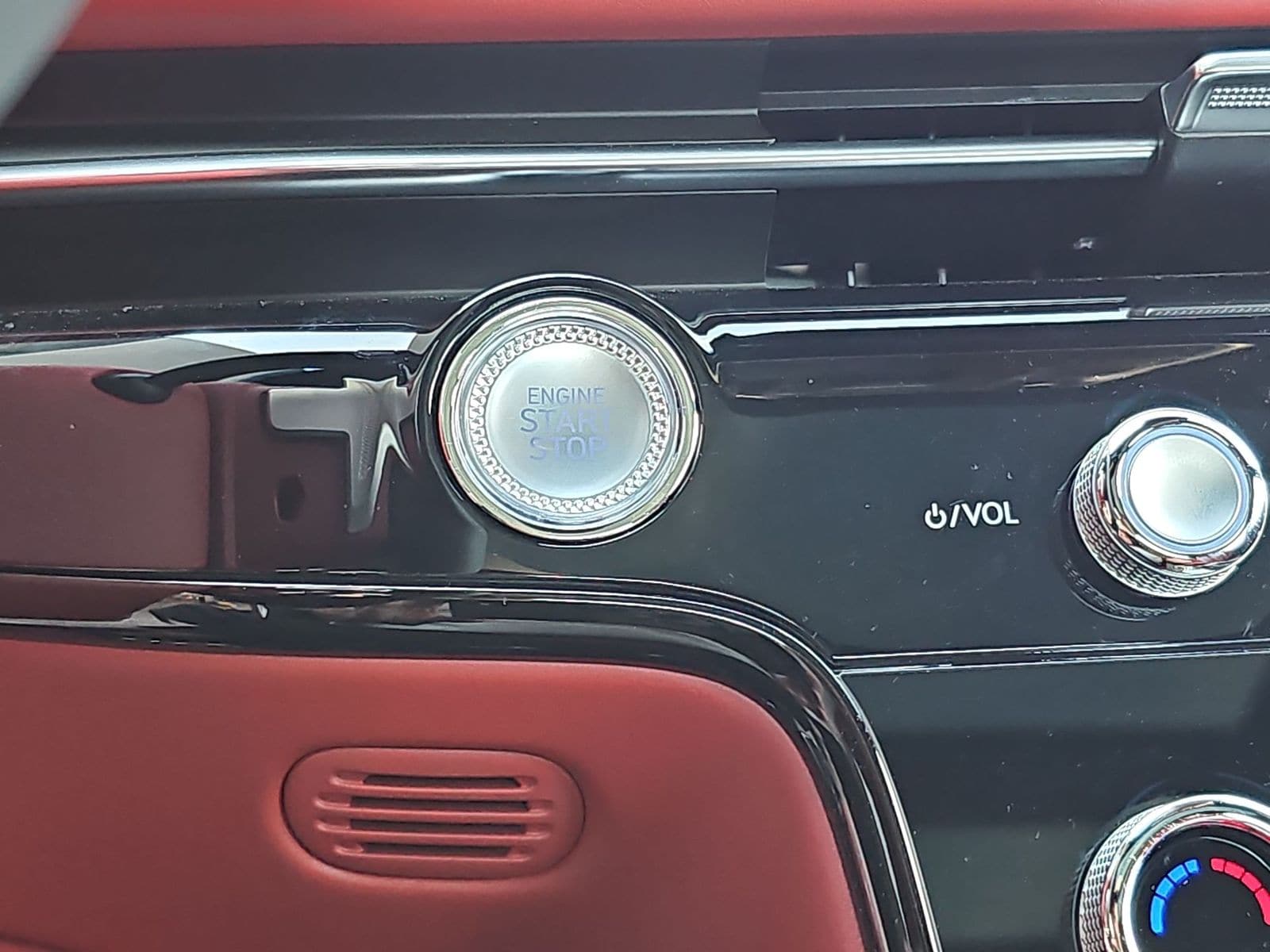 Thumbnail: 2026 Genesis G80 - 24