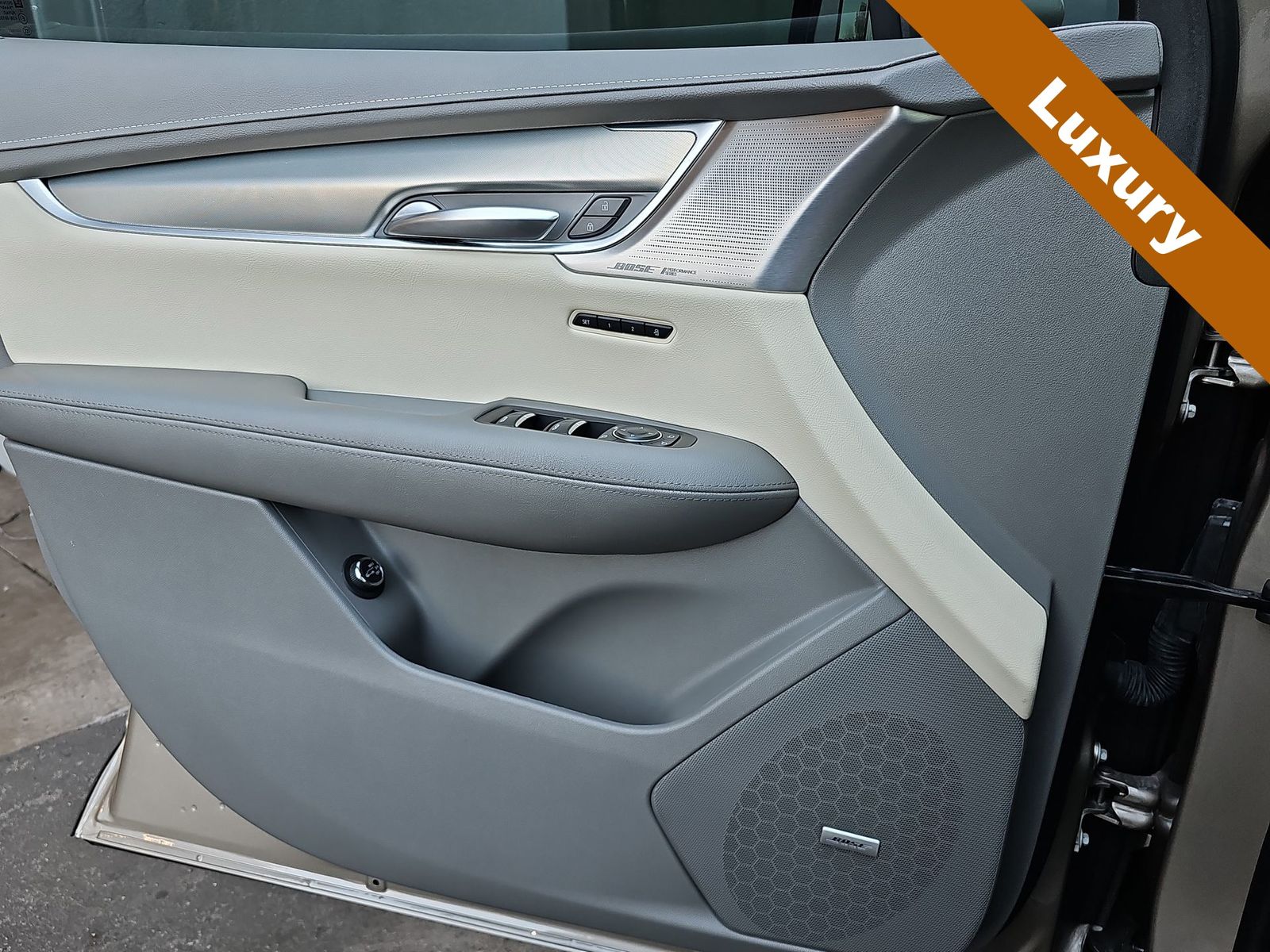 Thumbnail: 2022 Cadillac XT5 - 27