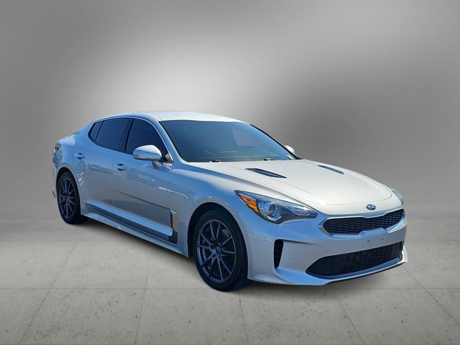 Thumbnail: 2018 Kia Stinger - 3