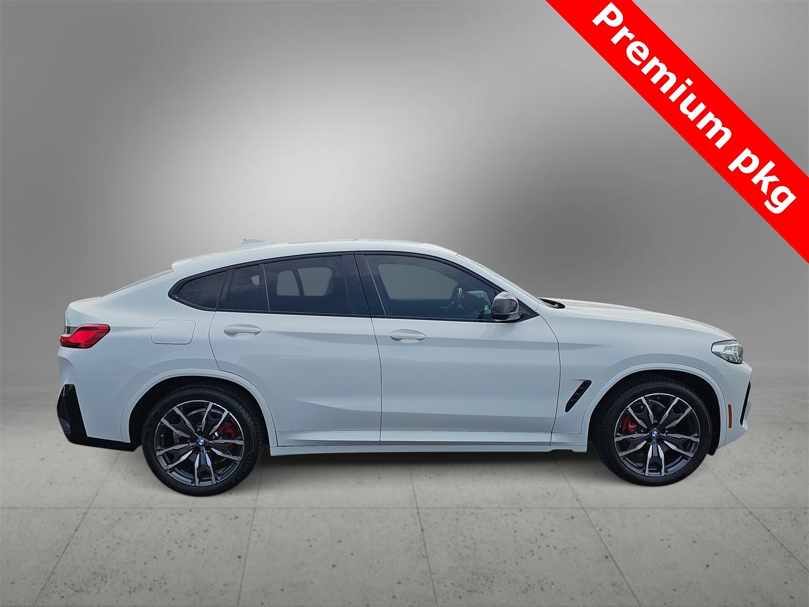 Thumbnail: 2022 BMW X4 - 9