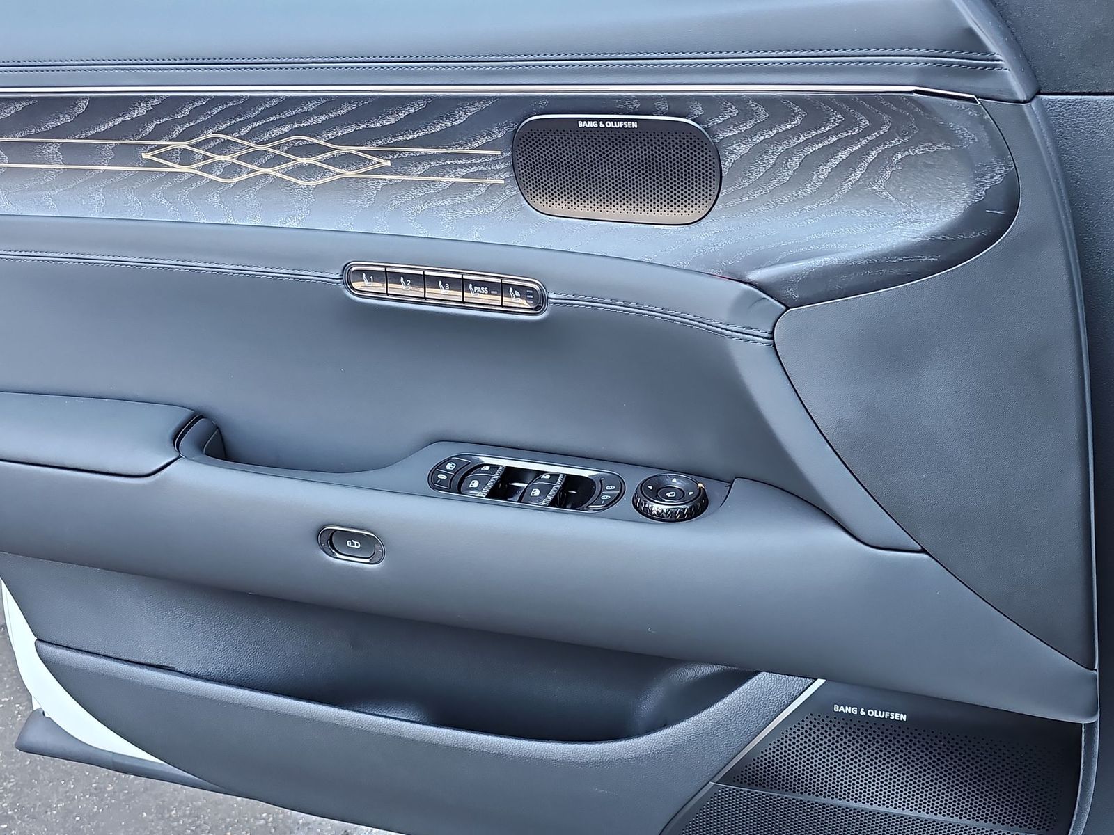 Thumbnail: 2026 Genesis G90 - 28