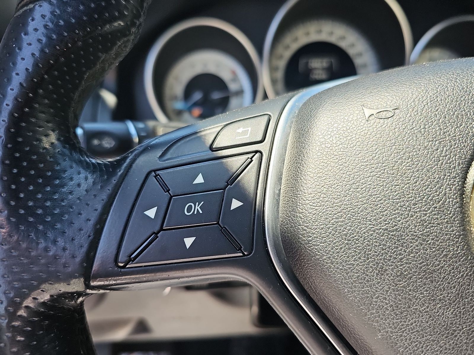 Thumbnail: 2014 Mercedes-Benz E-Class - 28