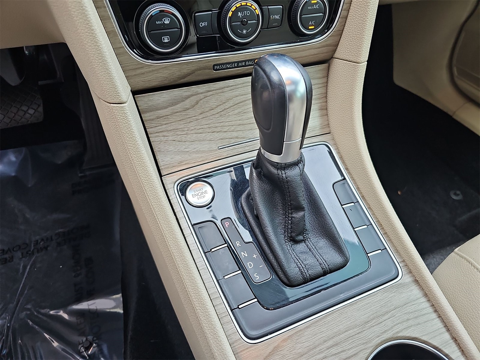 Thumbnail: 2017 Volkswagen Passat - 21