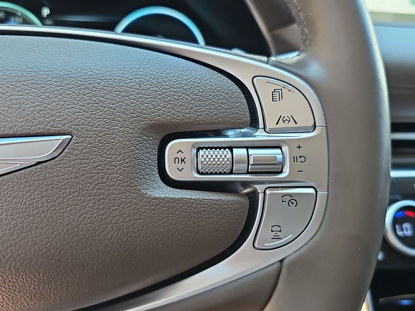 Thumbnail: 2023 Genesis GV80 - 28