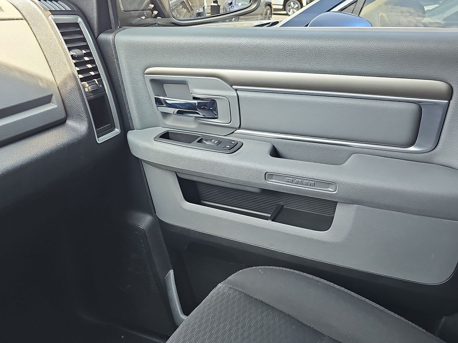 Thumbnail: 2020 RAM 1500 Classic - 28