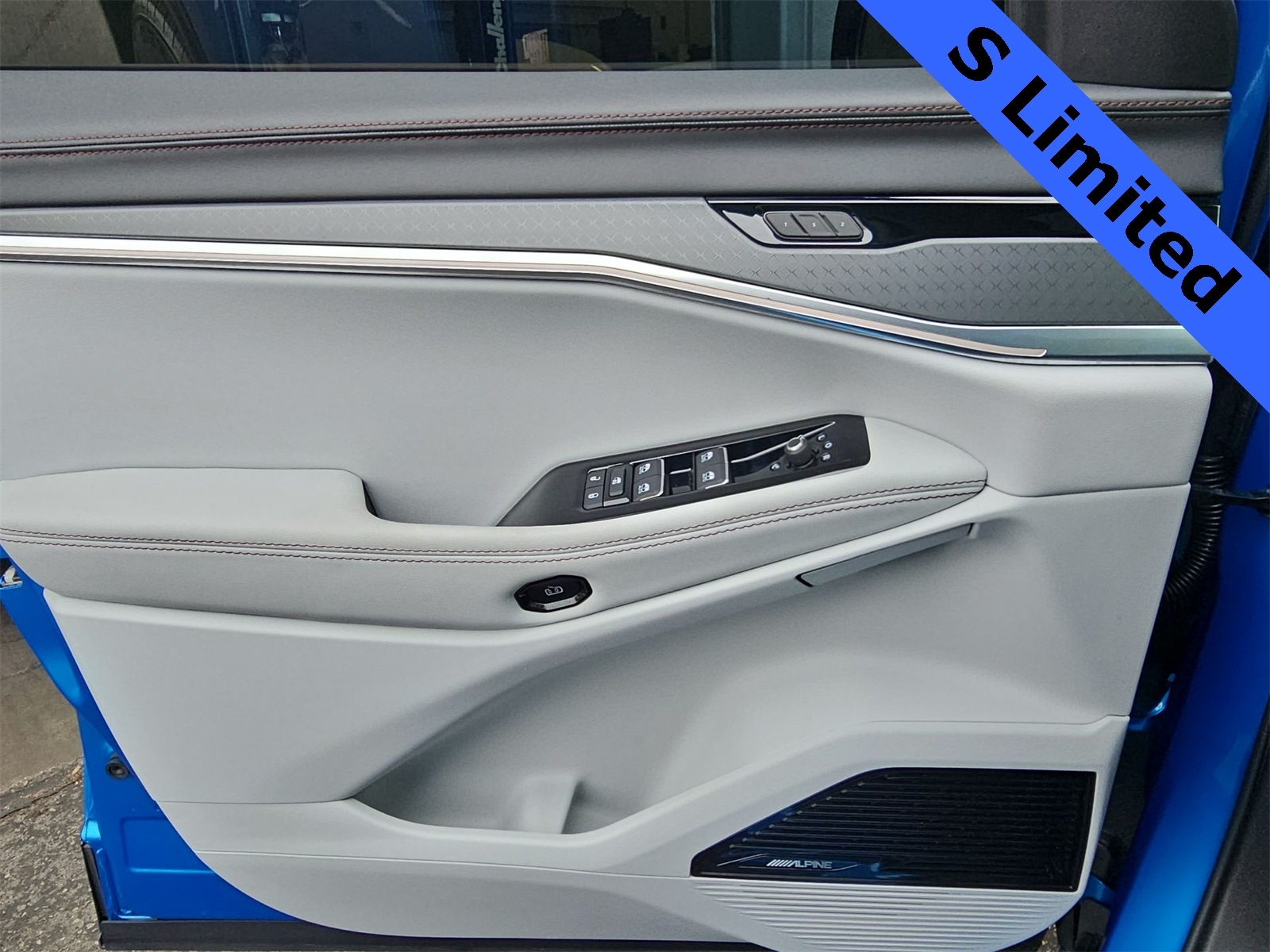 Thumbnail: 2025 Jeep Wagoneer S - 28