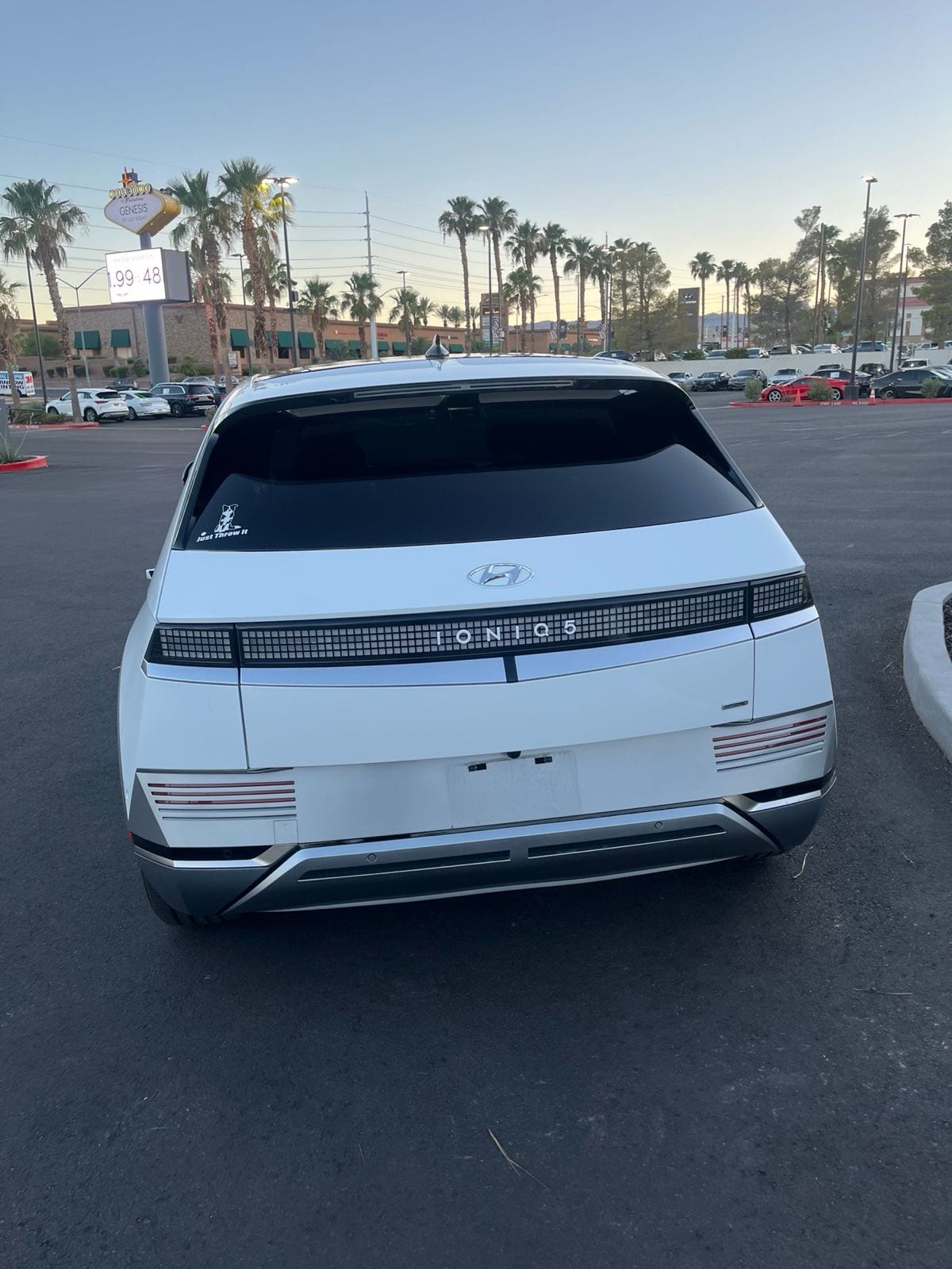Thumbnail: 2022 Hyundai Ioniq 5 - 4