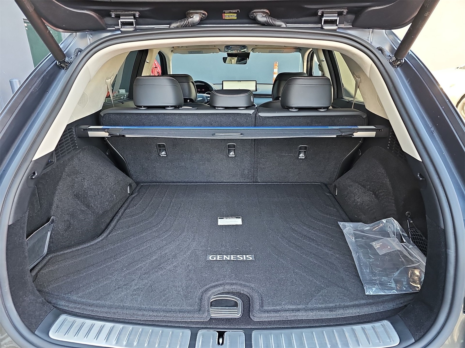 Thumbnail: 2025 Genesis GV70 - 23