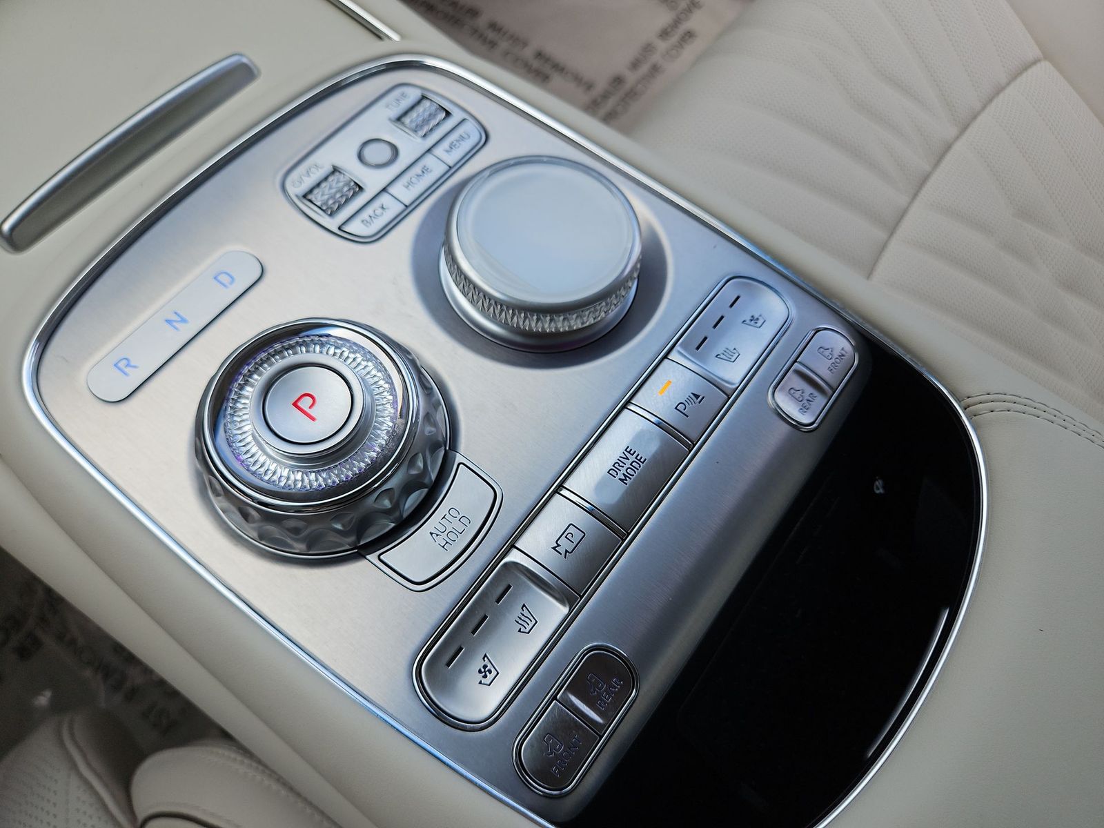 Thumbnail: 2025 Genesis G90 - 29