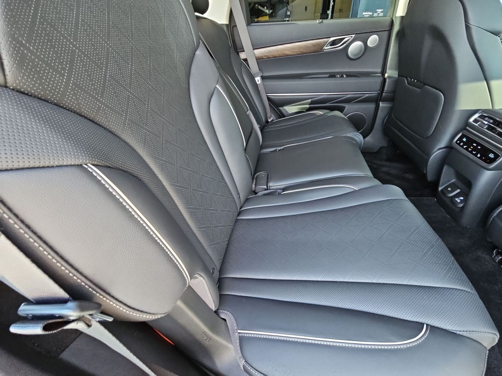 Thumbnail: 2026 Genesis GV80 - 17